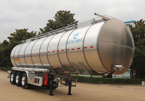 食用油運(yùn)輸半掛車(chē)