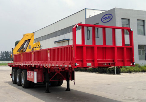 隨車起重運(yùn)輸半掛車